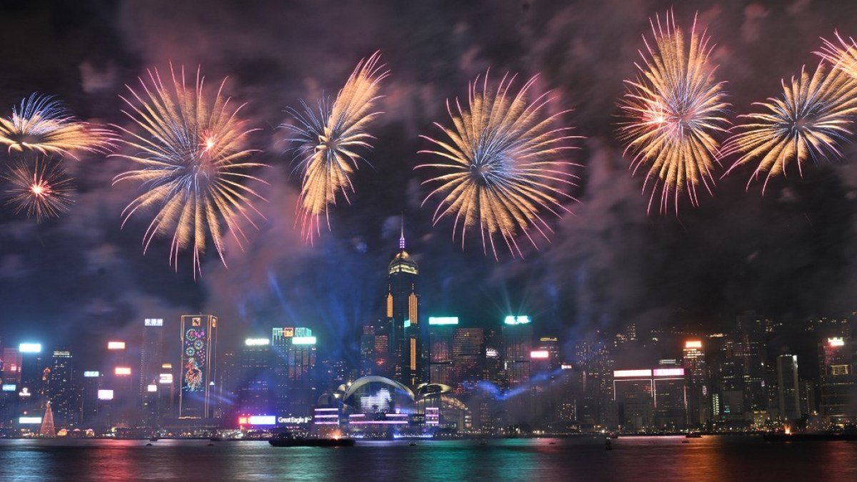 चंद्र नववर्षादरम्यान चीनमध्ये फटाक्यांच्या दुकानात झालेल्या स्फोटात 12 जणांचा मृत्यू झाला.