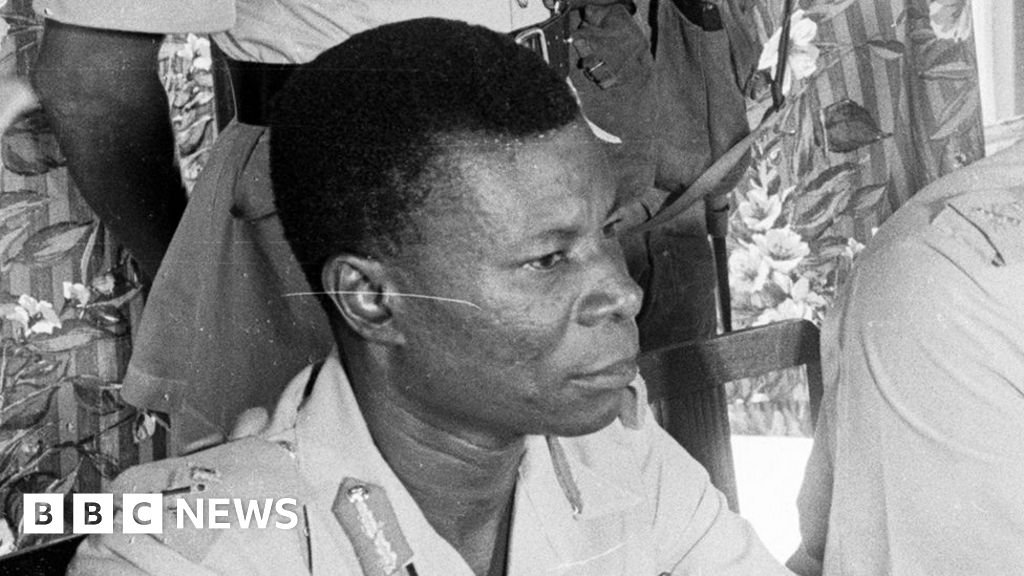 घानाने सत्तापालटाच्या वर्धापनदिनानिमित्त मुख्य विमानतळावरून बंडखोर नेत्याचे नाव वगळले