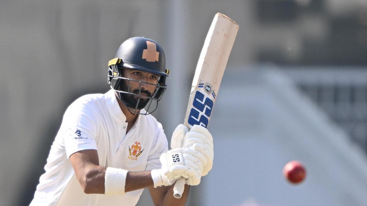 रणजी ट्रॉफी 2025-26: कर्नाटकने दुसऱ्या दिवशी उत्तराखंडला धावांच्या डोंगराखाली बुडवले