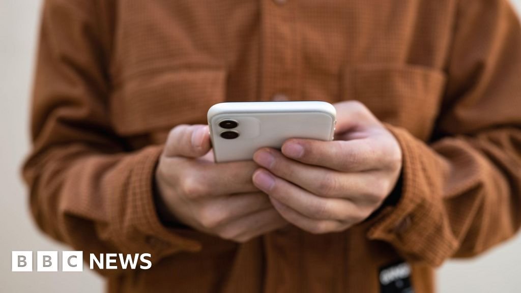 वयाची तपासणी अयशस्वी झाल्याबद्दल ऑफकॉमने पॉर्न कंपनीला £१.३५ मिलियनचा दंड ठोठावला