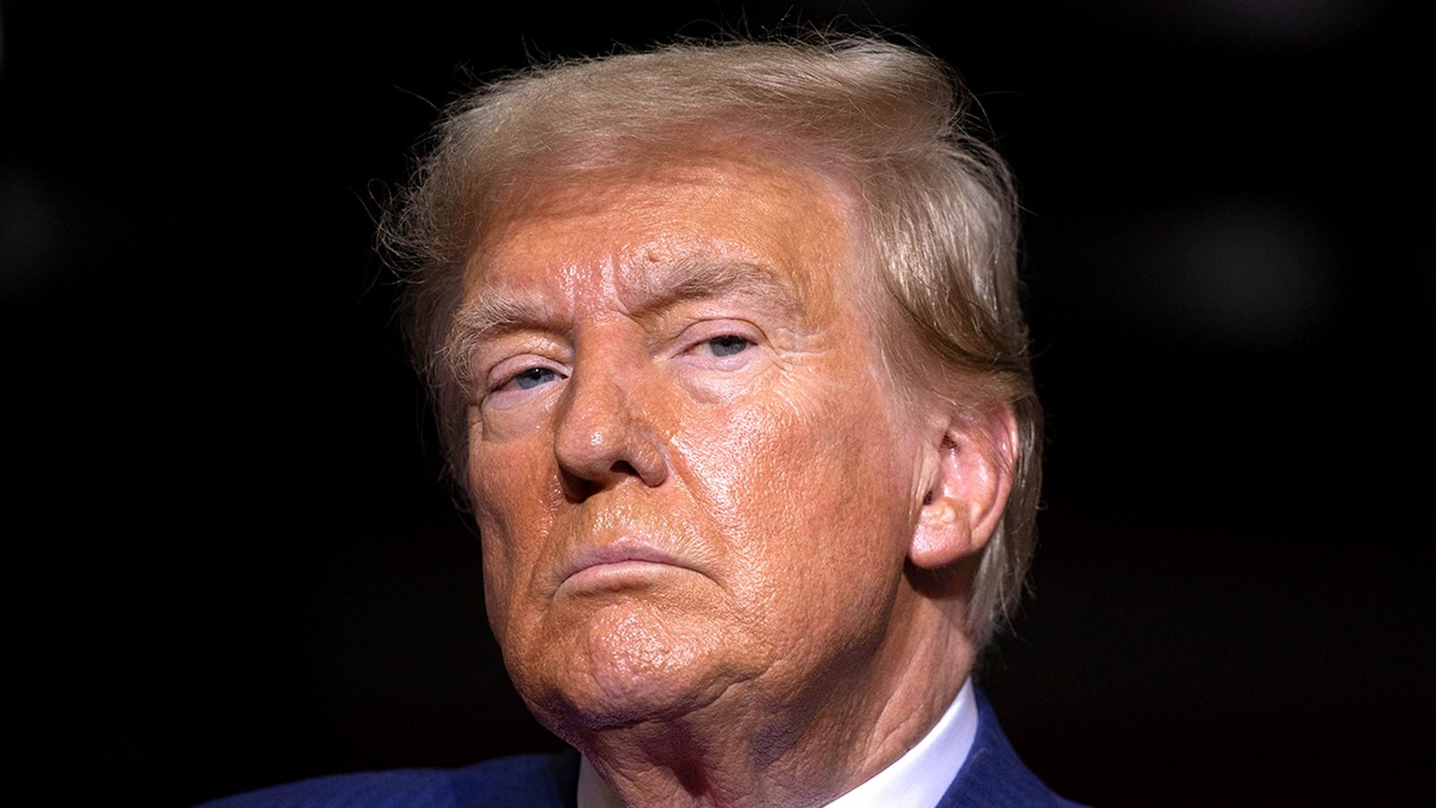 अध्यक्ष ट्रम्प यांनी ॲलेक्स प्रीटीकडे ‘खूप शक्तिशाली’ बंदुका असल्याबद्दल टीका केली