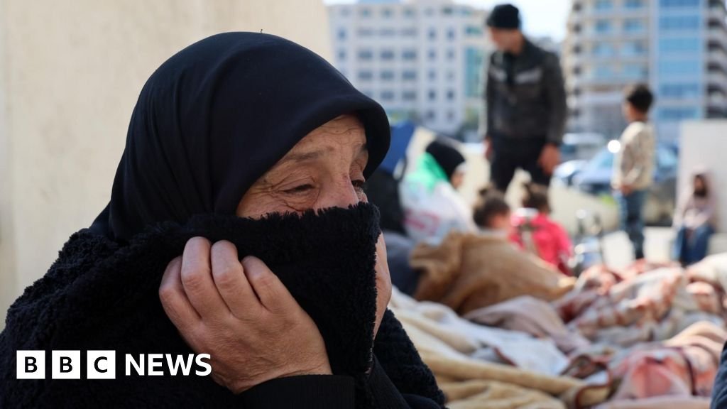 उद्ध्वस्त आणि एकाकी, हिजबुल्लाहने लेबनॉनला दुसऱ्या युद्धात ओढले