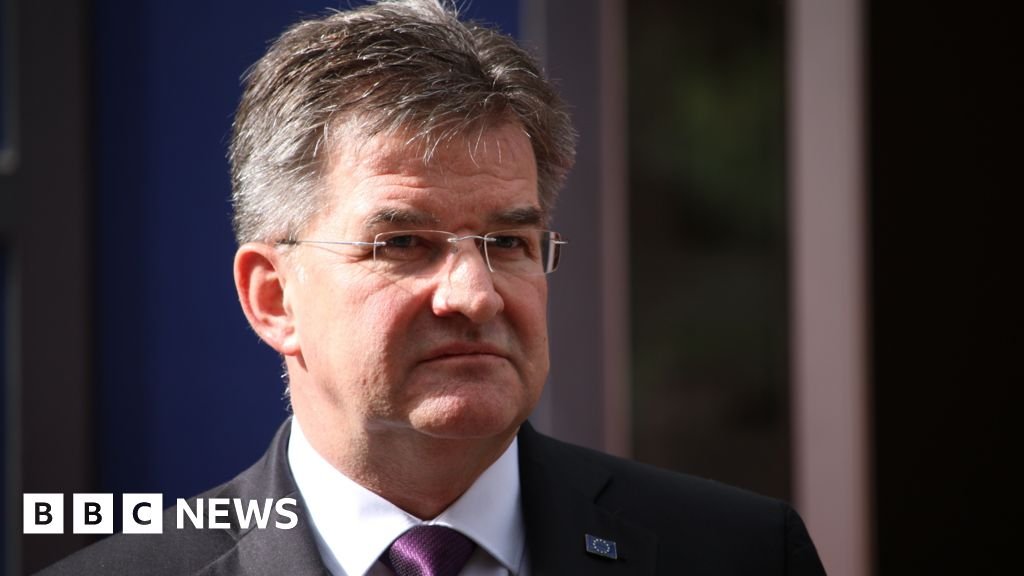 स्लोव्हाकियाच्या पंतप्रधानांच्या राष्ट्रीय सुरक्षा सल्लागाराने एपस्टाईन लिंक्सवरून राजीनामा दिला