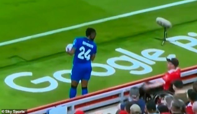 47 वर्षीय व्हीलचेअर वापरकर्त्याला ॲनफिल्डमधून बाहेर काढल्यानंतर चार महिन्यांनी लिव्हरपूलच्या चाहत्याने अँटोइन सेमेन्योचा वांशिक गैरवर्तन केल्याचा इन्कार केला.