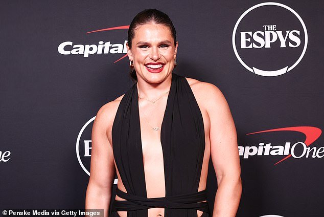 यूएसए रग्बीने 2028 एलए ऑलिंपिकपूर्वी ट्रान्स ऍथलीट्ससाठी नवीन ‘ओपन’ श्रेणीबद्दल संताप व्यक्त केला