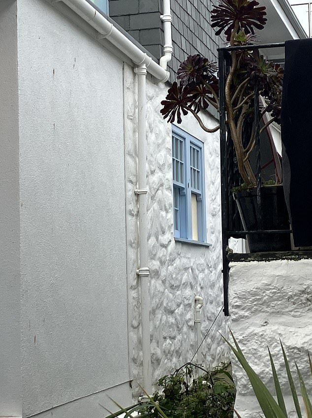 103446741-15231723-When_the_Daily_Mail_visited_the_beautiful_Cornish_bolthole_this_-a-1_1761839465325.jpg