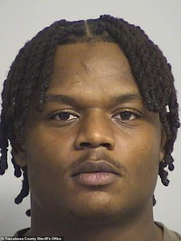 NFL स्टार आणि अलाबामा DB Dre Kirkpatrick Jr चा मुलगा अनेक आरोपांवरून अटक