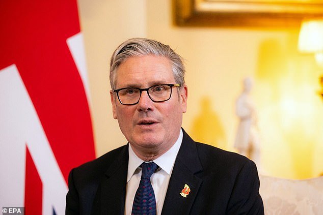 तंत्रज्ञान प्लॅटफॉर्मवर बनावट बातम्या आणि एआय सामग्रीच्या महापुराचा सामना करा, मीडिया नेत्यांनी पंतप्रधानांना विनंती केली