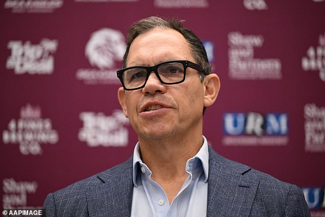 मॅनली बॉसने असा धक्कादायक निर्णय घेतला ज्याने DCE बाहेर पडताना पाहिले