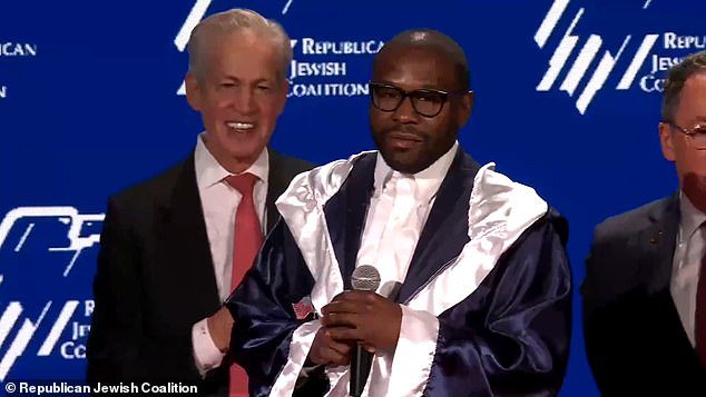 बॉक्सिंग दिग्गज फ्लॉयड मेवेदर ज्युनियरने इस्रायलबद्दलच्या टिप्पण्यांसह संताप व्यक्त केला