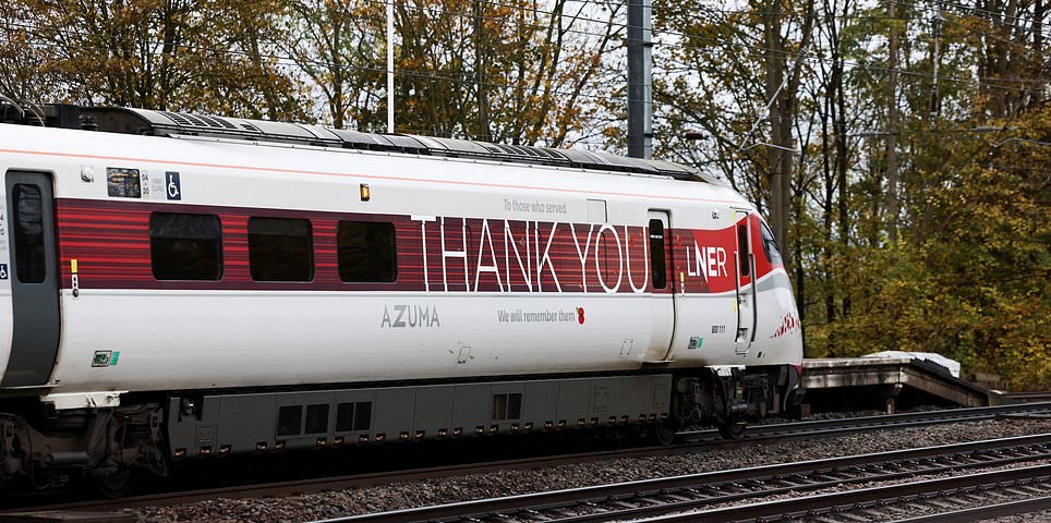 रेल्वेच्या धडकेदरम्यान चाकू हल्ला करणाऱ्याला रोखण्याचा प्रयत्न करून जीव वाचवणाऱ्या ‘हिरो’ रेल्वे कर्मचाऱ्याचे परिवहन मंत्र्यांचे कौतुक: थेट अपडेट