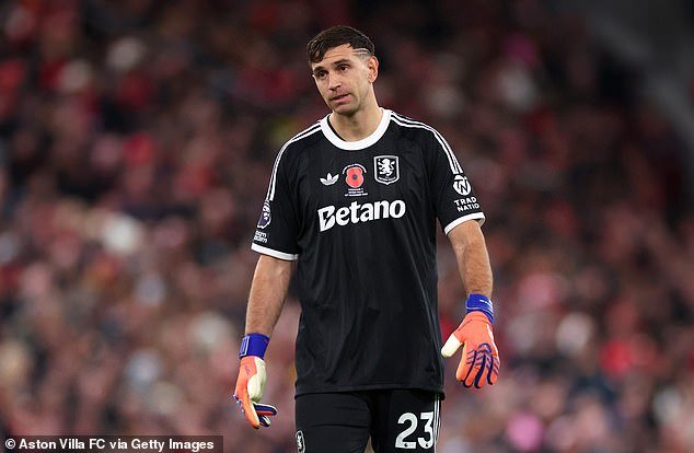 मॅन युनायटेड पास-ऑन टार्गेट एमी मार्टिनेझने त्यांच्या ॲस्टन व्हिला संघर्षापूर्वी मित्रांना काय सांगितले ते येथे आहे – आणि इंग्लंडमध्ये धोक्यात असलेले दोन तारे खूप वेगळ्या कारणांसाठी आशा करतात: माय प्रीमियर लीग वीकेंडवर IAN लेडीमन