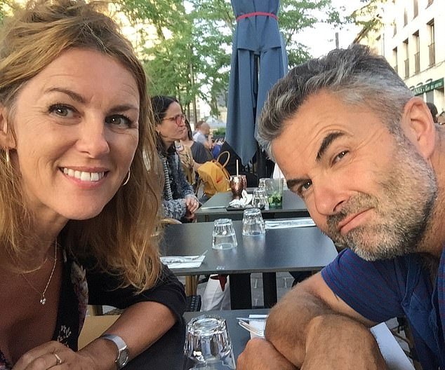 तिने त्याला सोडून जाण्याची धमकी दिल्यानंतर त्याच्या शिक्षकाची मान तोडल्याबद्दल त्याला दोषी ठरवण्यासाठी ज्युरीने 27 मिनिटांपेक्षा कमी वेळ घेतल्याने बुस्टानीला तुरुंगवास भोगावा लागतो.