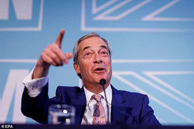 टोरी नेत्याने सुधारणा ‘गोल्डन बॅज’ मालाची तुलना नाझी पदकाशी केली कारण उजव्या प्रतिस्पर्ध्यांमध्ये तणाव वाढतो