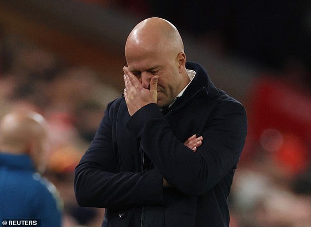 वेन रुनी पंडित म्हणून का झगडत आहे, मॅन युनायटेडच्या चाहत्यांचे आर्ने स्लॉटबद्दलचे मत मूर्खपणाचे आहे – आणि पेप गार्डिओला रडणाऱ्यावर शुल्क आकारले जाणे आवश्यक आहे: माय प्रीमियर लीग वीकेंडवर IAN लेडीमन