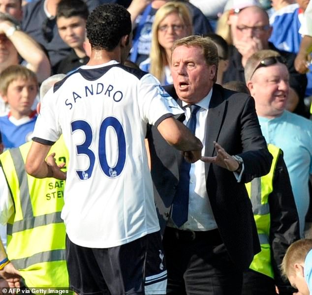 टोटेनहॅमच्या माजी स्टारने सर ॲलेक्स फर्ग्युसनच्या जागी मँचेस्टर युनायटेडचा बॉस बनवायला हवे होते, असे त्याला वाटते.