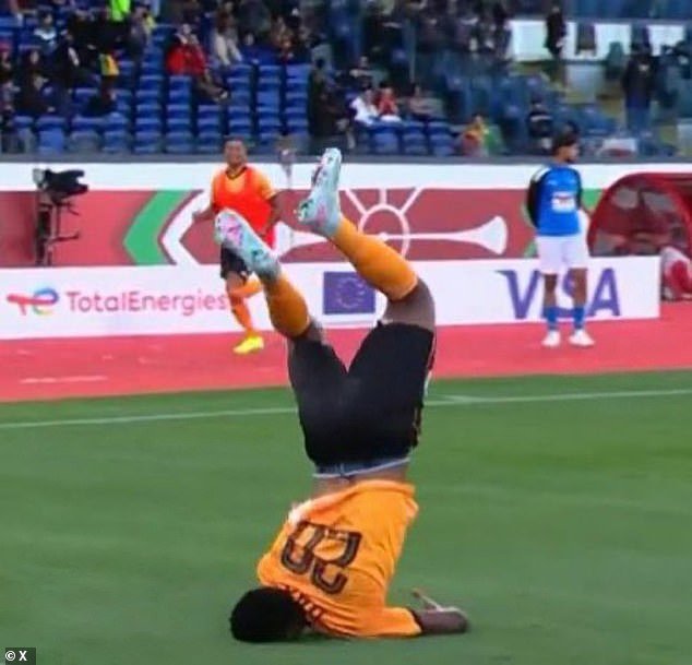 AFCON येथे उशीरा बरोबरी साजरी करताना लेस्टर स्टारने त्याच्या मानेवर उतरल्यानंतर गंभीर दुखापत टाळली