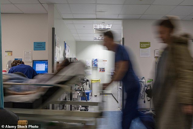 स्कॉटलंडच्या NHS ला पहिल्या डॉक्टरांच्या संपाला सामोरे जावे लागत आहे, स्कॉटिश नॅशनल पार्टीसोबतची चर्चा करारावर न पोहोचता संपली आहे.