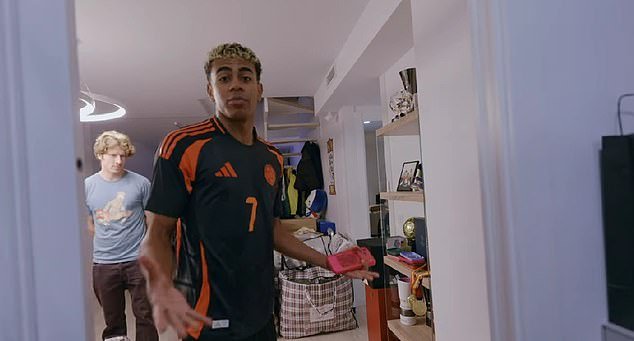 लॅमिने यामल जेरार्ड पिक आणि शकीराच्या आश्चर्यकारक माजी £12 मिलियनच्या माफक हवेलीला भेट देतात – आणि त्याला ‘प्रेयसी नसण्याची’ विचित्र कारणे प्रकट करतात