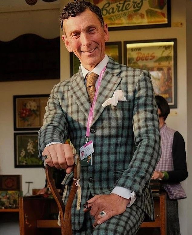 ख्रिसमसच्या दिवशी पाण्यात अडकलेल्या केट बुशच्या ‘बेस्ट फ्रेंड’चा शोध सुरू असताना एक मृतदेह सापडला आहे.