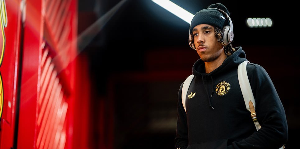 मँचेस्टर युनायटेड विरुद्ध लांडगे – प्रीमियर लीग लाइव्ह: ताज्या स्कोअर, सांघिक बातम्या आणि अपडेट्स जसे की रेड डेव्हिल्स बॅक टू बॅक विजय शोधत आहेत कारण ते टेबलच्या तळाशी असलेल्या ओल्ड ट्रॅफर्ड प्लस चेल्सी वि बॉर्नमाउथचे स्वागत करतात