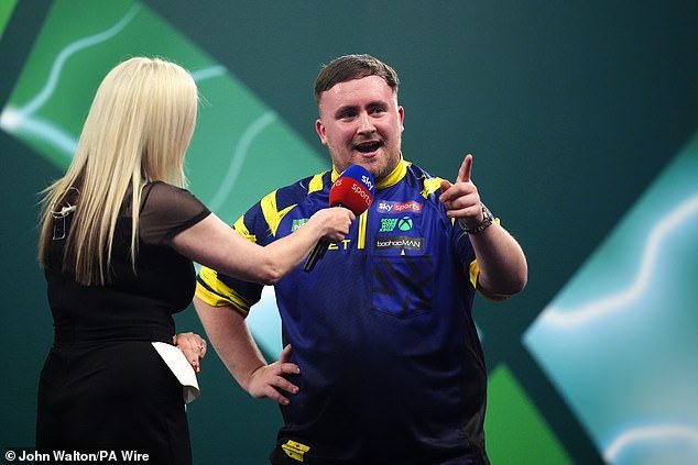 ल्यूक लिटलरची आई ॲली पॅले हिने तिच्या मुलाच्या विनयभंगाच्या विरोधात गर्दीला ‘व्हॉइस टी**टाई’ म्हटले – कारण तिने ‘माझ्या बक्षिसाची रक्कम’ देणाऱ्या चाहत्यांना फटकारले.