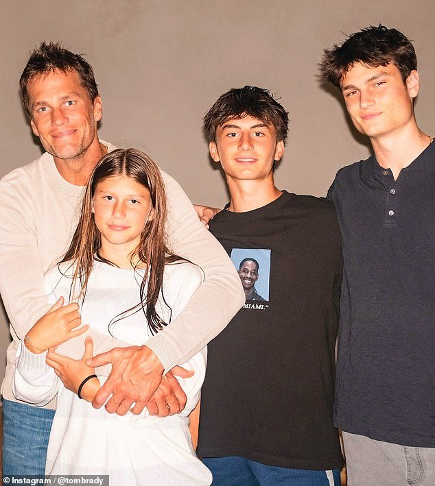 ॲलिक्स अर्लसोबत नवीन वर्षाच्या संध्याकाळी फ्लर्टेशनबद्दल विचारल्यानंतर टॉम ब्रॅडी निर्दोष आहे