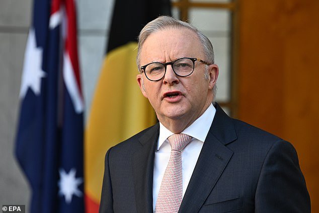 करदाते संसदेला फक्त दोन दिवसांसाठी परत बोलावण्यासाठी $2m बिल मंजूर करू शकतात – कारण अँथनी अल्बानीजच्या द्वेषयुक्त भाषणातील सुधारणा शिल्लक आहेत