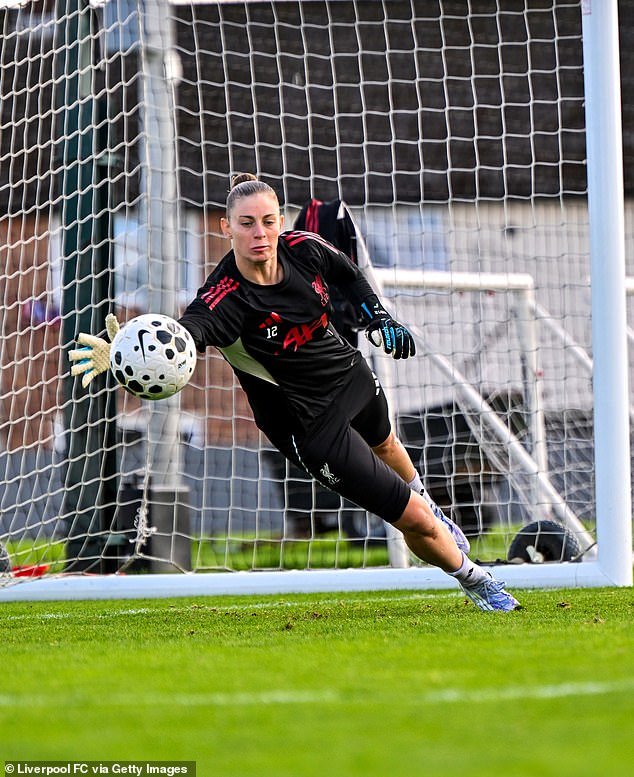 लिव्हरपूल महिला गोलकीपर, 25, वर्णद्वेषाची कबुली दिल्यानंतर सहा सामन्यांची बंदी घालत आहे.