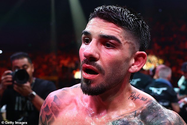 ऑसी बॉक्सिंगमधील सर्वात मोठ्या अपमानानंतर संतप्त चाहत्यांनी फायटरवर कॅन फेकले कारण मायकेल झेराफाला टिम त्स्झ्यूने ‘कायर’ म्हणून संबोधले होते