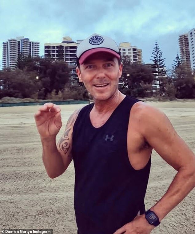 क्रिकेट महान डॅमियन मार्टिनने जवळजवळ मृत्यू झाल्यानंतर सर्वांना सांगितले की तो कोमात गेला होता आणि जीवघेण्या स्थितीमुळे तो चालू किंवा बोलू शकत नाही.