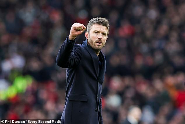 बॅकलाइनमध्ये एक-पुरुष युनायटेड डिफेंडर आहे परंतु पुढील तीनमध्ये कोणते दोन खेळाडू बुकायो साकामध्ये सामील होतात? स्टॅट्स बॉफिनने संयुक्त आर्सेनल विरुद्ध मॅन युनायटेड इलेव्हनचा खुलासा केला