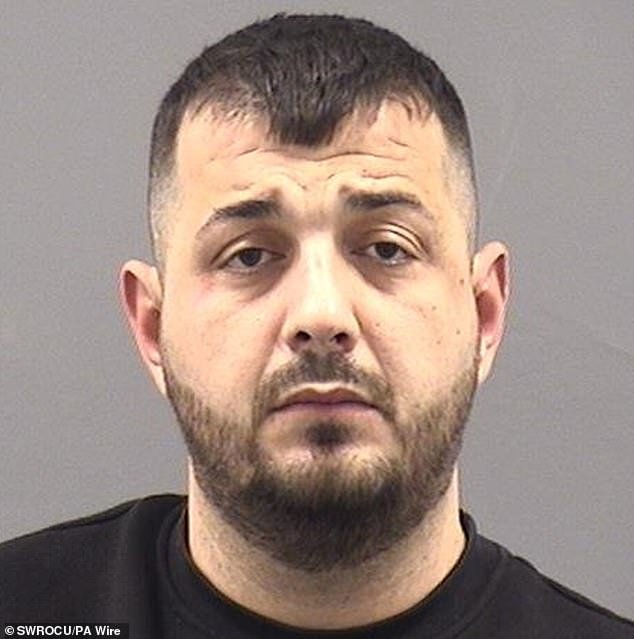 ट्रकमधून बेल्जियममधून स्थलांतरितांना ब्रिटनमध्ये आणण्याचा प्रयत्न करणाऱ्या अल्बेनियन ड्रग तस्कर आणि डीलरला 10 वर्षांची शिक्षा