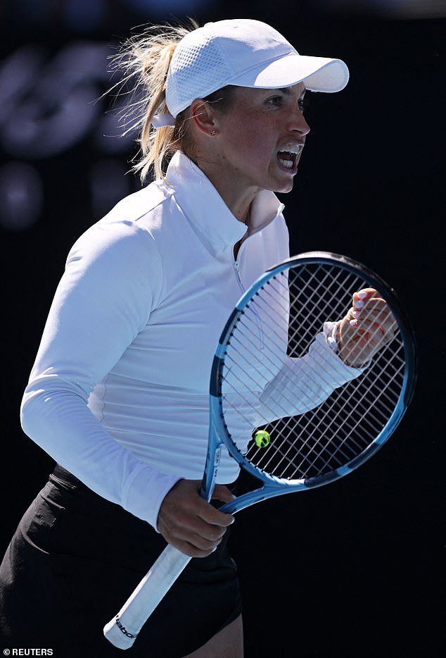 टेनिस स्टार युलिया पुतिनसेवाने ‘अनादरपूर्ण’ ऑस्ट्रेलियन ओपन प्रेक्षकांची निंदा केली – आणि चौथ्या फेरीतील विजयानंतर कोर्टवर TWERKS