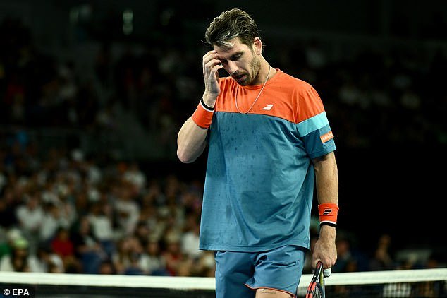 कॅमेरॉन नॉरीच्या ऑस्ट्रेलियन ओपनमधून बाहेर पडल्याने मेलबर्नमधील ब्रिटीश एकेरीच्या आशा संपुष्टात आल्या – मॅथ्यू लॅम्बवेलने विचारले की देशातील तारे टेनिसच्या सर्वात मोठ्या टप्प्यावर का पोहोचू शकत नाहीत