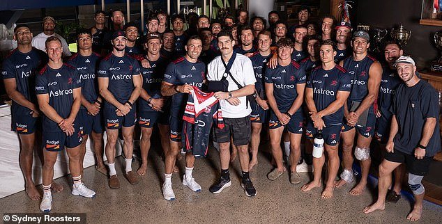 डिसेंबरमध्ये बोंडीच्या दहशतवादी हल्ल्यात गोळी लागल्याने एनआरएल क्लबने पोलीस अधिकाऱ्याचा हिरो म्हणून गौरव केला आहे.