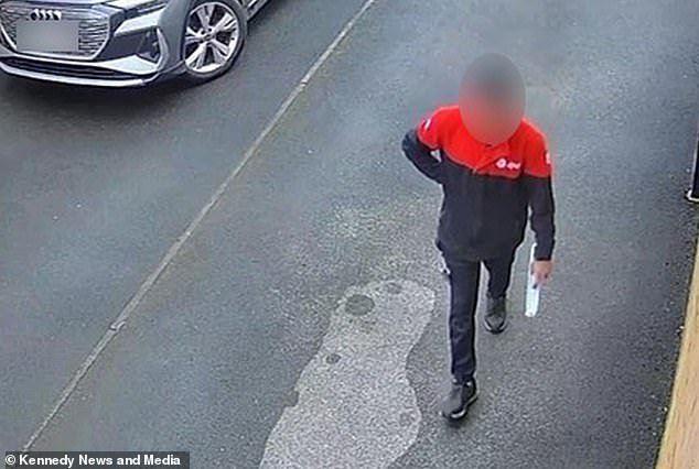 असभ्य DPD ड्रायव्हरने £1,200 आयफोन देण्याचे नाटक केले परंतु त्याऐवजी तो स्वतःसाठी ठेवला – संतप्त ग्राहकाने बोलल्यानंतर काढून टाकले