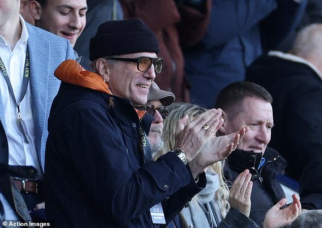 हॉलीवूड ए-लिस्टर्स – चार सर्वोत्कृष्ट अभिनेत्याच्या ऑस्करसह – MILLWALL खेळताना दिसले आहेत, मग तुम्ही चॅम्पियनशिप क्लबची लिंक शोधू शकता?