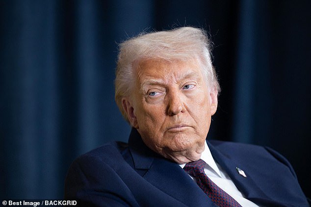 ट्रम्प यांनी ‘लोड केलेल्या बंदुकीचा’ फोटो शेअर केला आणि फेडरल एजंटने 37 वर्षीय व्यक्तीला गोळ्या घालून ठार केल्यावर मिनेसोटा नेत्यांना ‘बंडखोरीला चिथावणी’ दिली