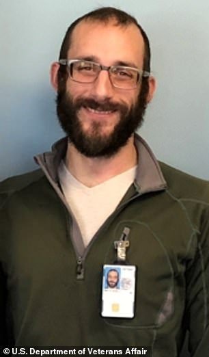 एनएफएल आयकॉनने मिनियापोलिसमध्ये आयसीईचा निषेध करताना चित्रित केले आहे कारण एनबीए स्टार म्हणतो की ॲलेक्स प्रीटीचा संतप्त पोस्टमध्ये ‘हत्या’ झाला होता