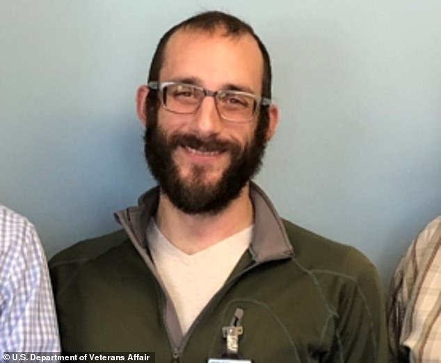 मिनेसोटा बास्केटबॉल चाहत्यांनी ॲलेक्स प्रीटीच्या गोळीबारानंतर रडून प्रतिक्रिया दिल्याने आयसीई विरोधी निषेध केला