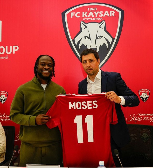 प्रीमियर लीगच्या विजेत्यांनी जानेवारीच्या ट्रान्सफर विंडोच्या विचित्र हालचालीमध्ये कझाकस्तानमधील रेलीगेशन लढाईसाठी स्वाक्षरी केली आहे.