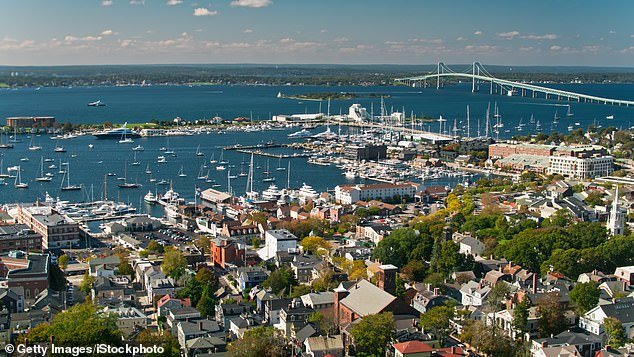 कंपनीने मुख्यालय सोडून दिल्यानंतर एका छोट्या राज्यातील कडवे रहिवासी त्यांच्या लायसन्स प्लेट्समधून प्रसिद्ध व्यंगचित्र काढून टाकण्यासाठी दबाव टाकत आहेत.