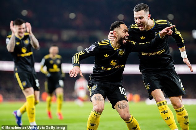 मायकेल कॅरिकने कसे नाचत मँचेस्टर युनायटेडला पुन्हा मोकळे केले, ऑलिव्हर होल्ट लिहितात – आर्सेनलने त्यांच्या मोठ्या-खेळातील संघर्षादरम्यान ‘बाटलिंग’ च्या जोखमीचे आरोप केले.