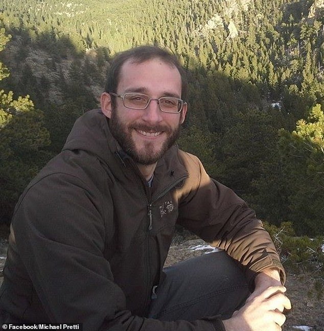 ॲलेक्स पेरेट्टीने मिनियापोलिसमध्ये गोळ्या घालून ठार मारण्याच्या काही दिवस आधी ICE सोबत झालेल्या हिंसक संघर्षात त्याची बरगडी तोडली.