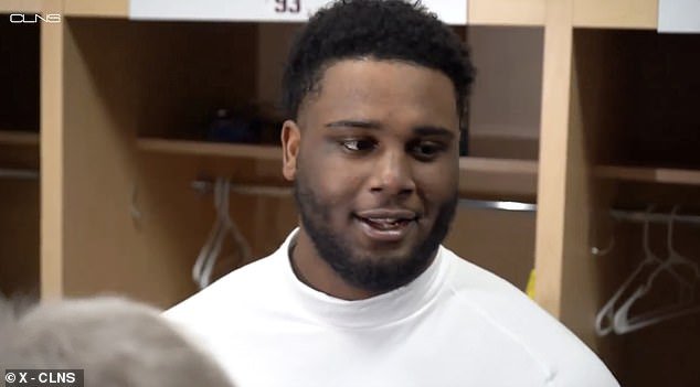 सुपर बाउल-बाउंड NFL स्टारने मोठ्या ब्लॉकसह त्याच्या संघाचा हंगाम वाचवल्यानंतर जंगली DD संदर्भाने चाहत्यांना आश्चर्यचकित केले