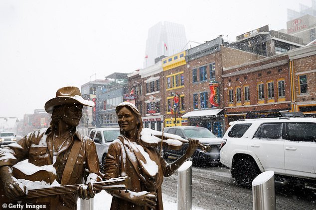 टेनेसी टायटन्स रॉबर्ट सालेहने क्रूर हिवाळ्यातील वादळाने अपंग झालेल्या नॅशव्हिलसह सलामी पुढे ढकलली