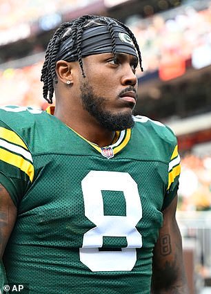 फक्त फॅन मॉडेलने अफवा पसरवल्या की ती पॅकर्स स्टारला डेट करत आहे… तिच्या कडव्या बिअर्स प्रतिस्पर्ध्याशी जोडल्या गेल्यानंतर आठवडे