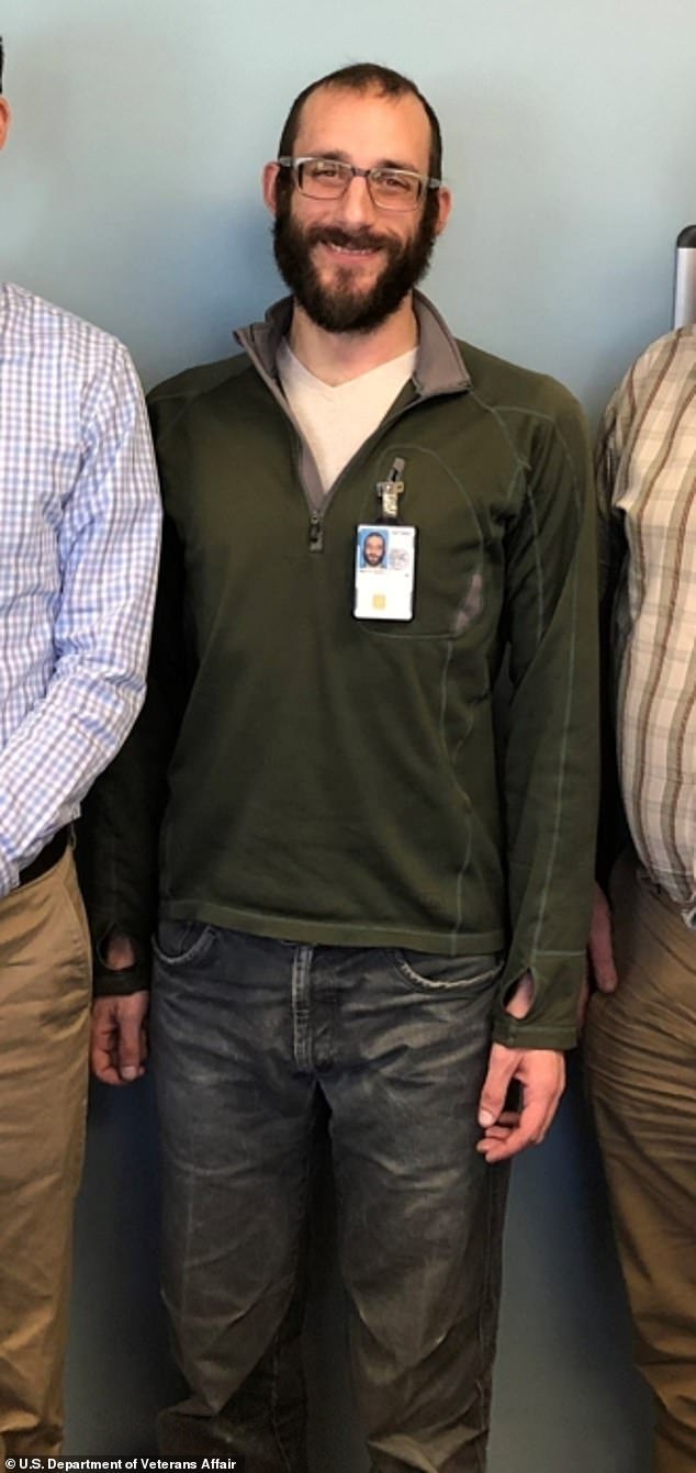 आयसीयू नर्स ॲलेक्स प्रिटीच्या बहिणीने ‘घृणास्पद खोटे’ हल्ला केला आणि तिच्या भावाचा नायक म्हणून सन्मान केला