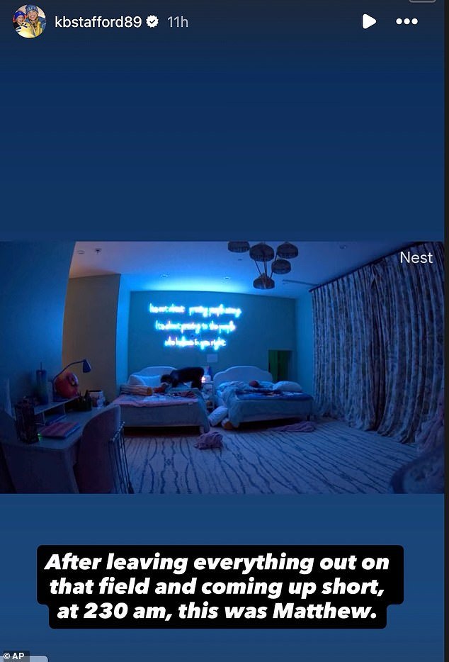 मॅथ्यू स्टॅफोर्डची पत्नी केली भावनिक क्षण शेअर करते एनएफएल स्टार हृदयद्रावक प्लेऑफ पराभवानंतर घरी परतला